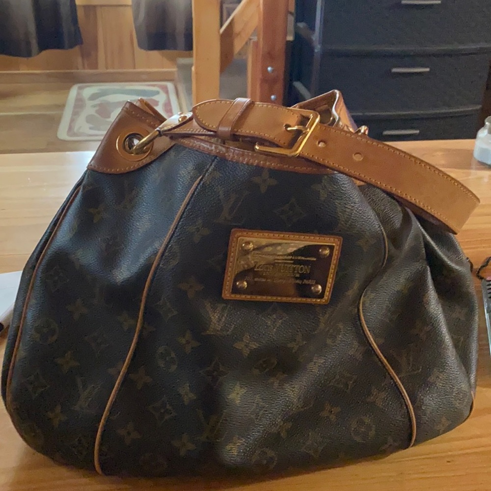 Authentic Louis Vuitton Galliera PM